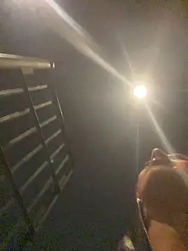 Emilyy-18's cam snapshot