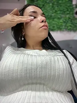 Naatalia live sex cam