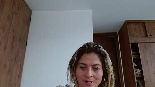 linda-mature43's cam snapshot