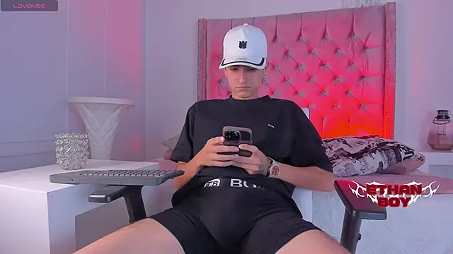 Ethan_Boy_'s cam snapshot