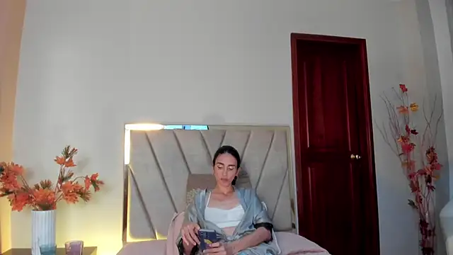 Nina_Cavaali's cam snapshot