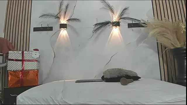 SabrinaAndEddy's cam snapshot