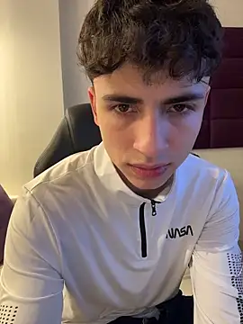 AdrianRinaldi live sex cam