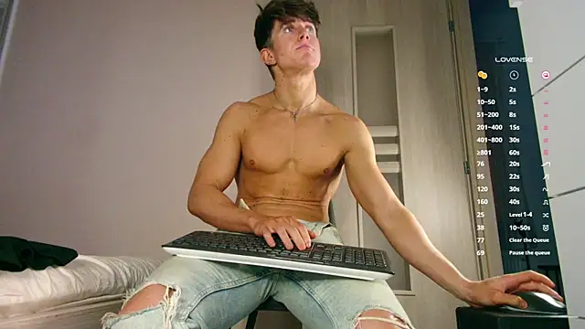 ChristianLevine_'s cam snapshot