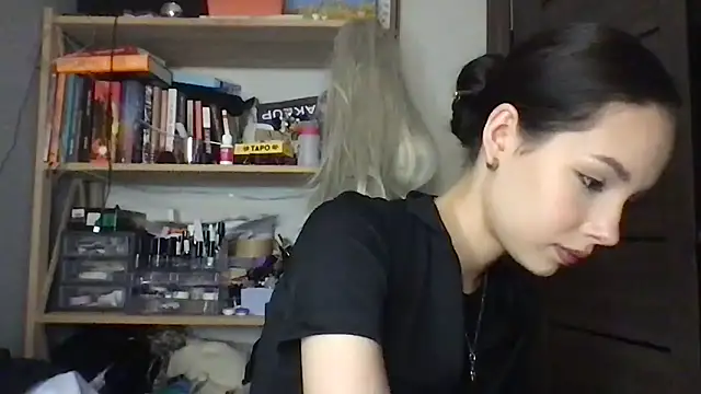 Yuna5343 live sex cam