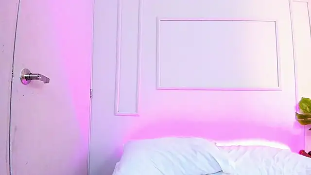 NaomiKlarc's cam snapshot