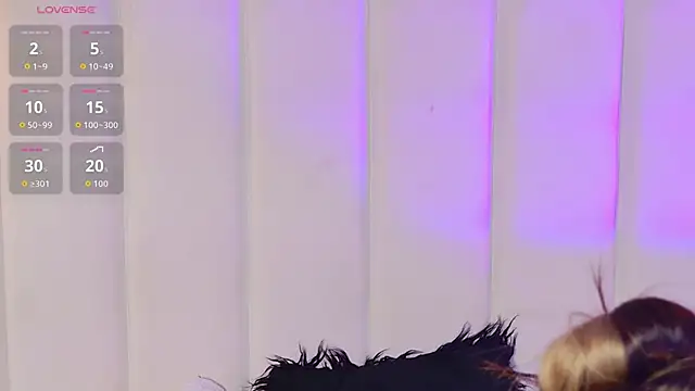 ChloeJoness_'s cam snapshot