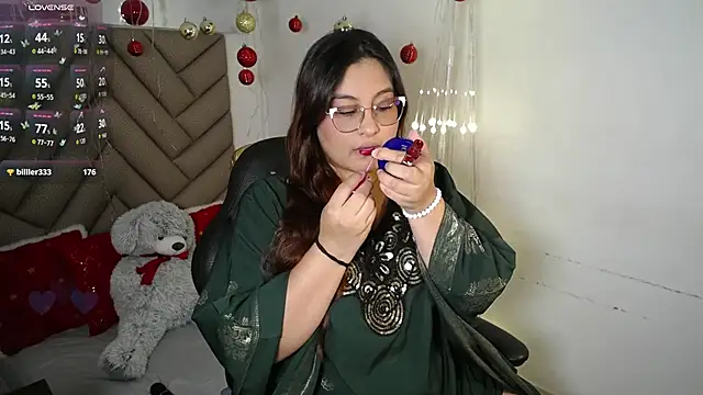 heluejamil's cam snapshot