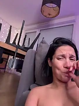 LaPetiteKim live sex cam