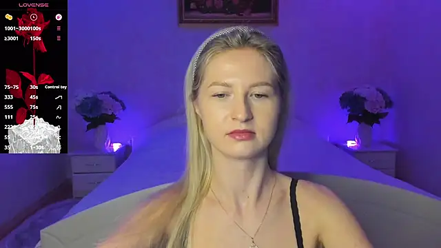 Julie_Blaze's cam snapshot