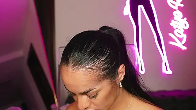 Katyerave live sex cam