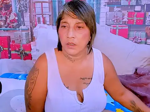 indianroxy's cam snapshot