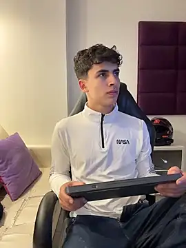 AdrianRinaldi's cam snapshot