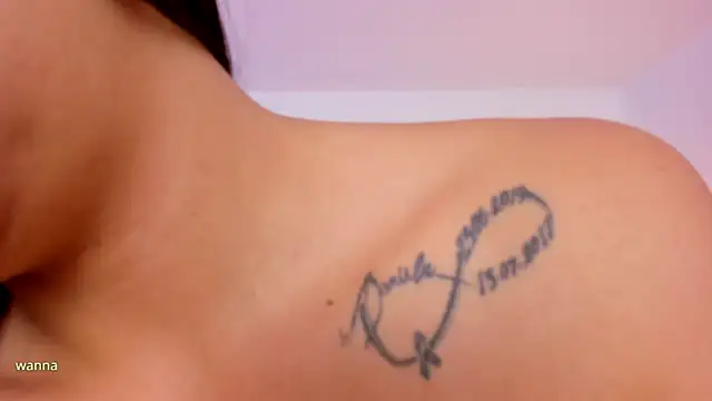 LuciaBenett_'s cam snapshot