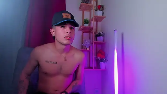 latiin_boy21's cam snapshot