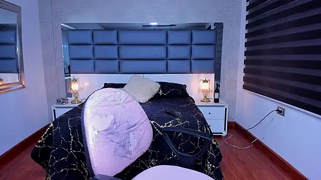 Lucia_jane's cam snapshot