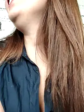 Alyah_1-2's cam snapshot