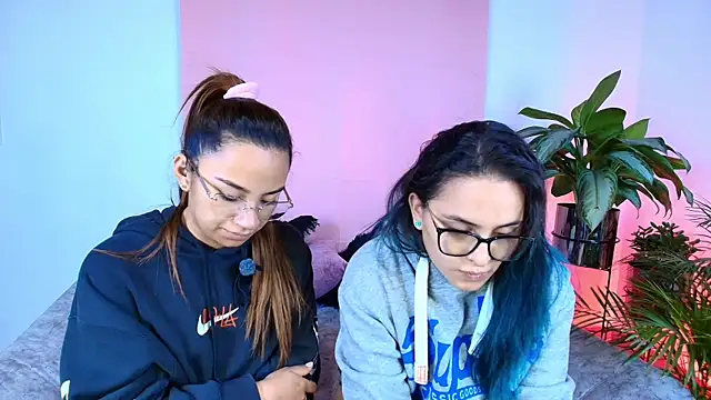 Jules_n_Gia's cam snapshot