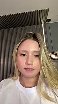 MiaPetit_'s cam snapshot