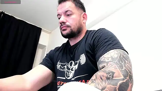 musclemonster31 live sex cam