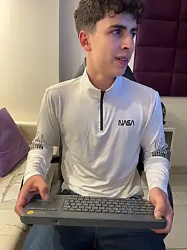 AdrianRinaldi live sex cam