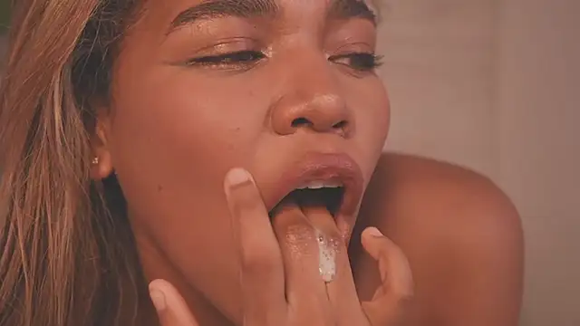 Lily_Miiller's cam snapshot