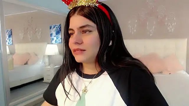 _Maddison_Ivanova_'s cam snapshot