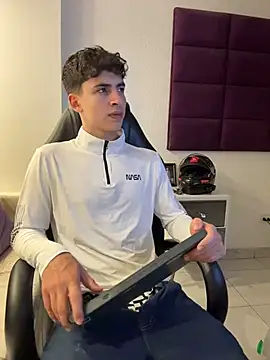 AdrianRinaldi's cam snapshot