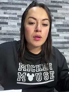 Lesly_10-'s cam snapshot