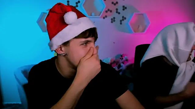 travis_wolf_'s cam snapshot