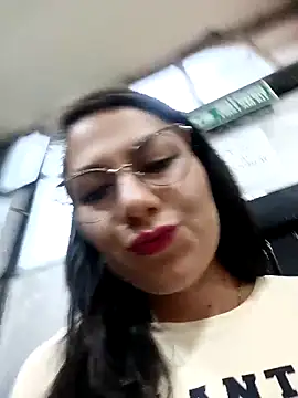 Mia-love-03's cam snapshot