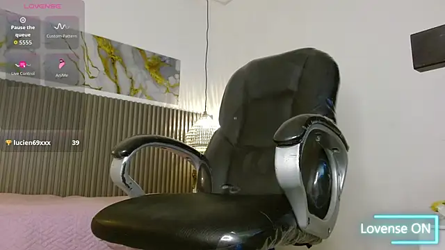 Dyla_n18 live sex cam