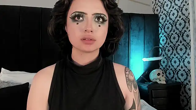 Adeelinee's cam snapshot