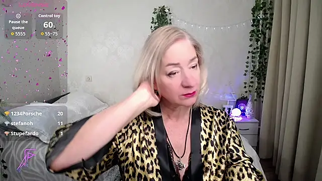 hunters_woman's cam snapshot