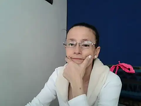 AuroraLatin's cam snapshot