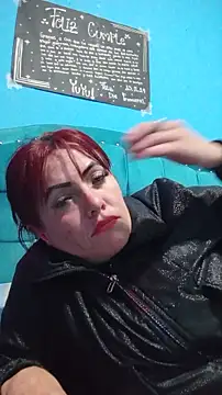 carolinhe_'s cam snapshot