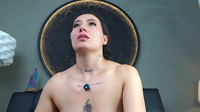 miss_sharlotte18's cam snapshot