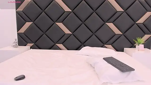 GeraldineSandoval's cam snapshot