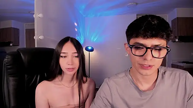 Mikeyvioleta_'s cam snapshot