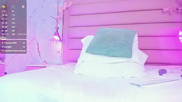 Scarleett_22 live sex cam