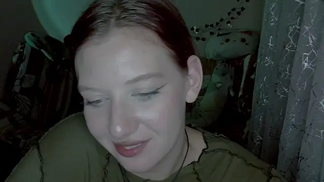 Lily_Ember's cam snapshot