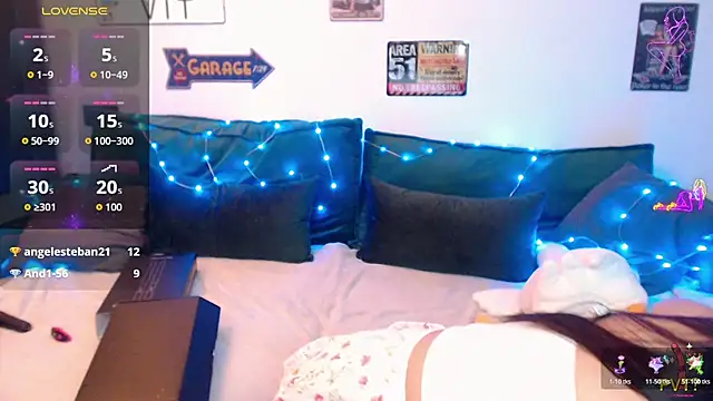 MonicaMoonly's cam snapshot