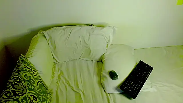 samanta_r_'s cam snapshot