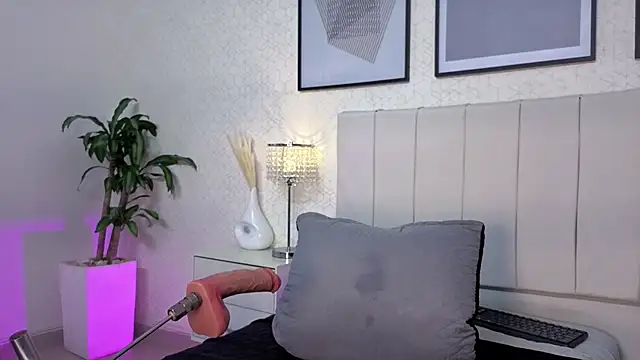 sky_johnson's cam snapshot