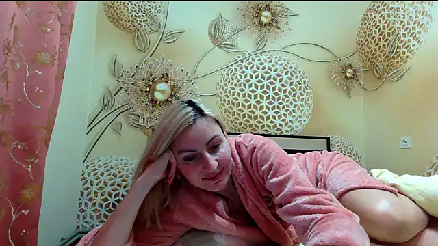 Yourrealgirl's cam snapshot