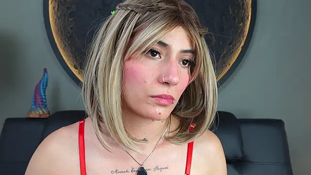 miss_sharlotte18's cam snapshot