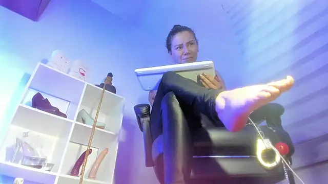 charlotte_joliedart's cam snapshot