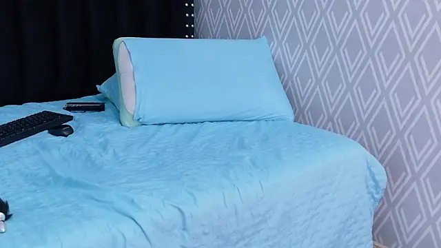 cutepetitee's cam snapshot