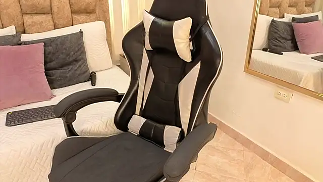 avis_lara live sex cam