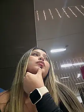 lunablossom_'s cam snapshot